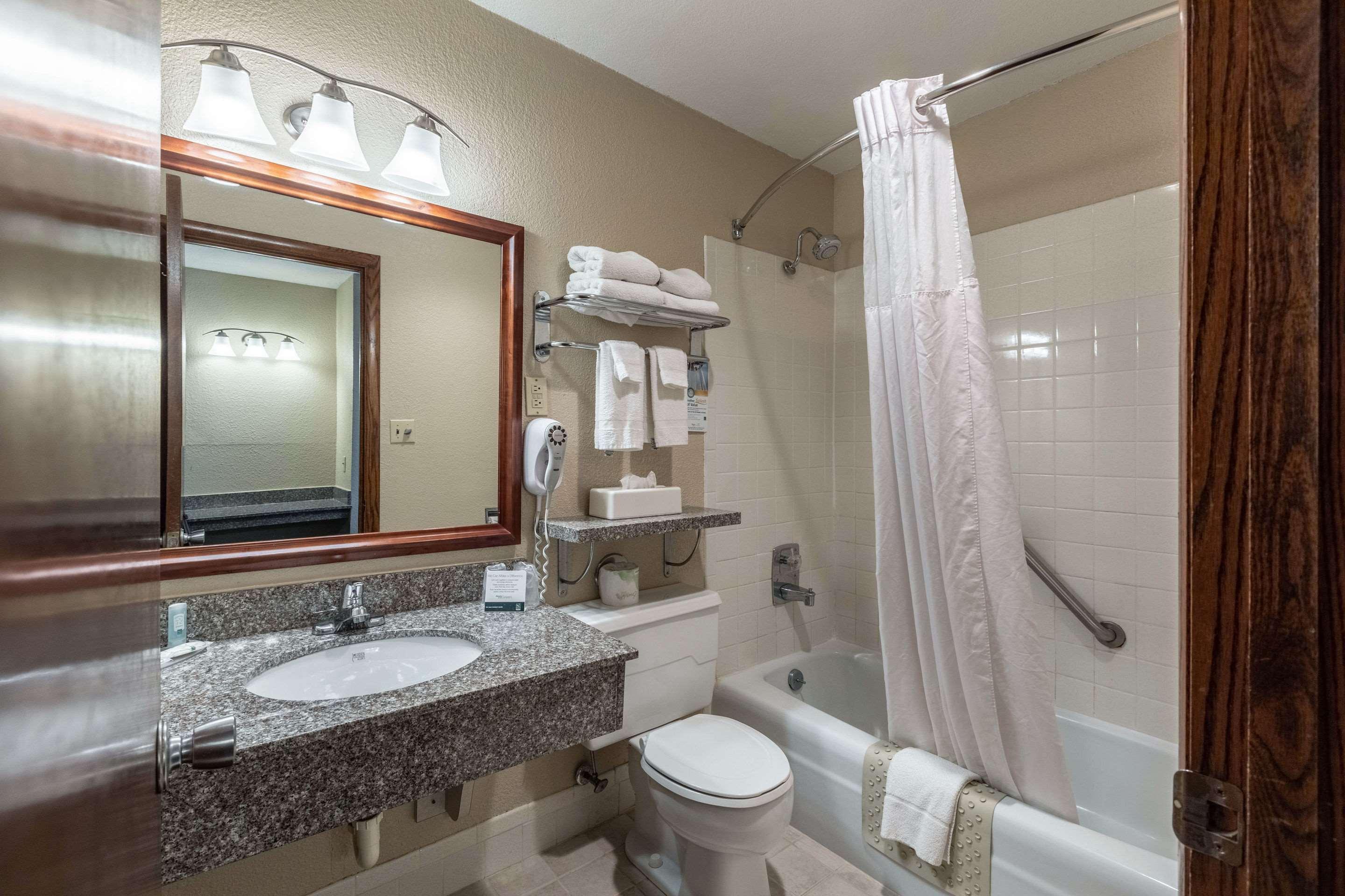 Quality Inn ואוסאו מראה חיצוני תמונה