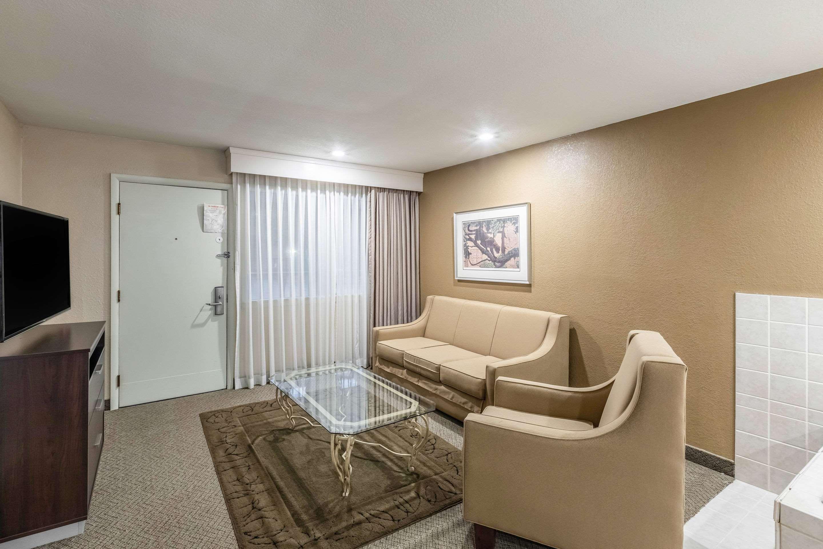 Quality Inn ואוסאו מראה חיצוני תמונה